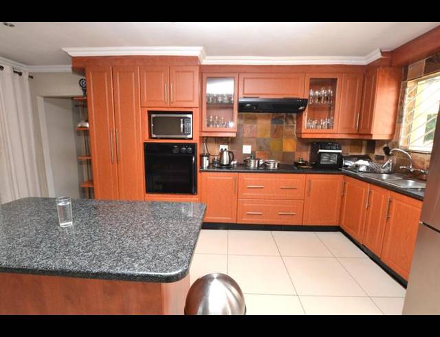 5 BEDROOM HOUSE FOR SALE IN HEUWELOORD